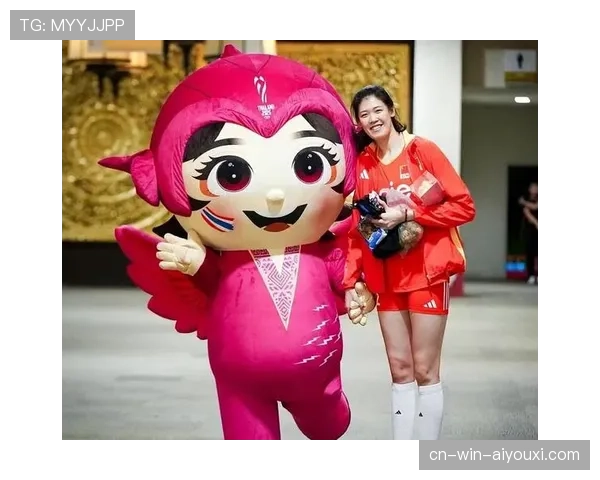 李盈莹训练间隙竟偷偷点外卖，连队友都惊了这大长腿怎么这么会享受？！